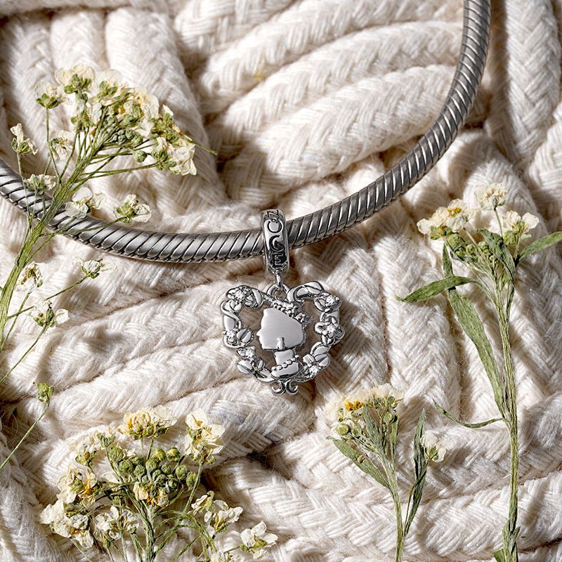Queen & Flower Pendant