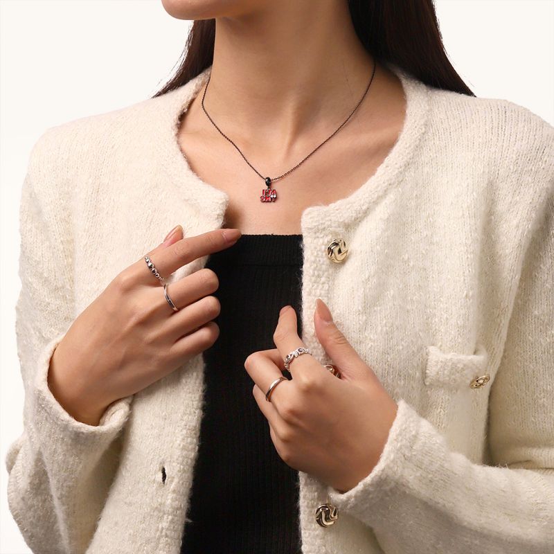 IM SHY Individuality Pendant
