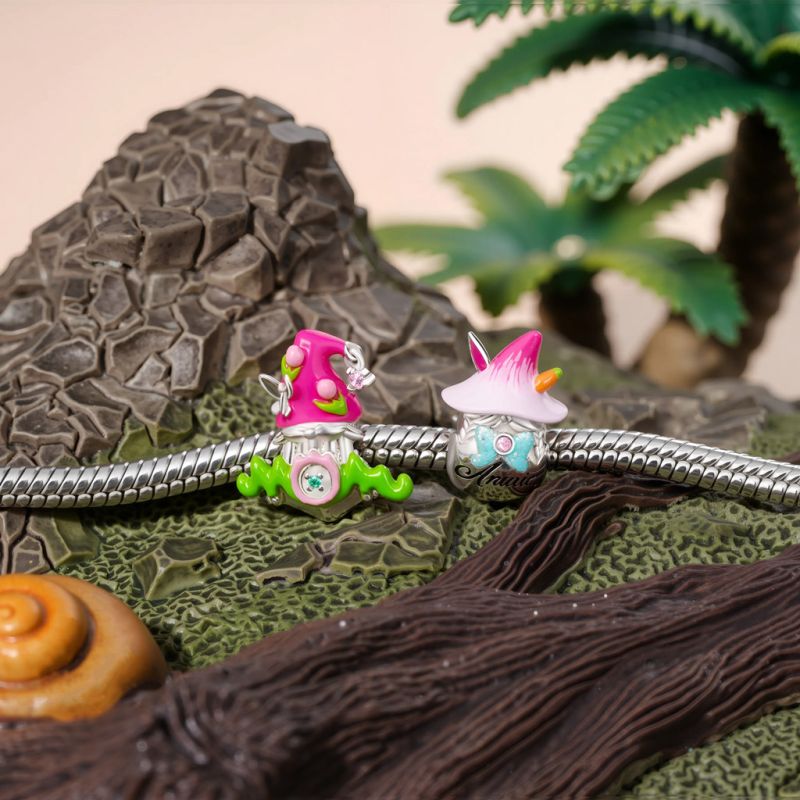 Mom Gnome Floral Charm