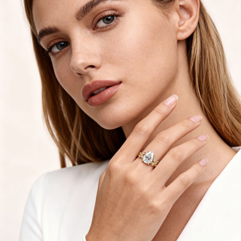 Leaf Pear-cut Engagement Ring
