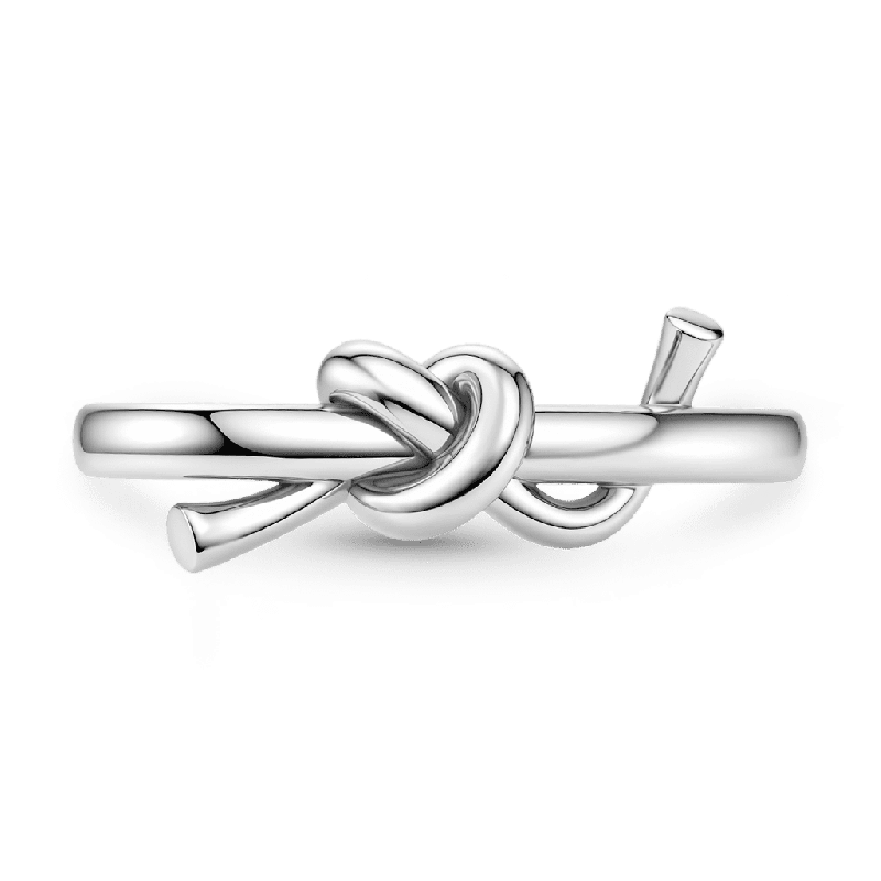 Elegant Knot Design Ring