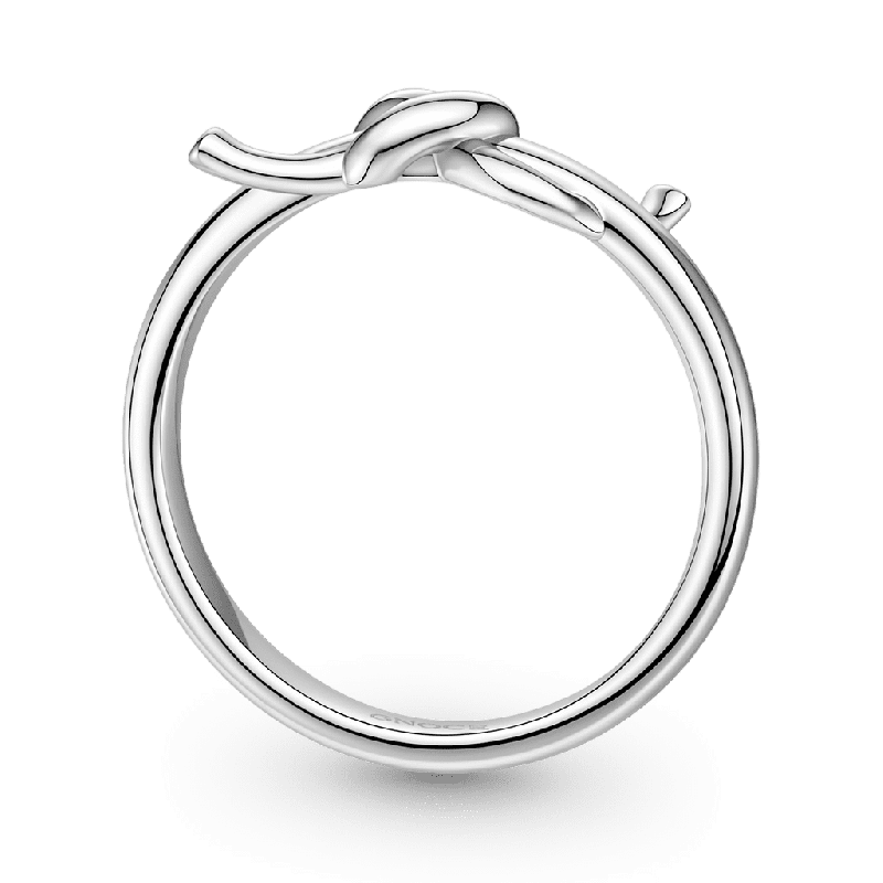 Elegant Knot Design Ring