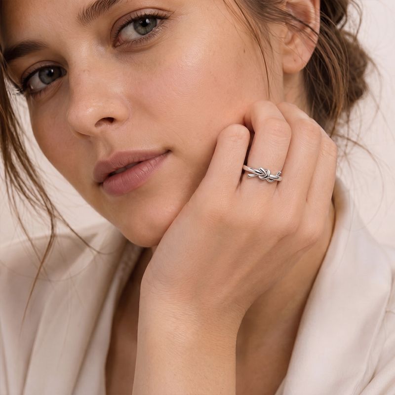Elegant Knot Design Ring