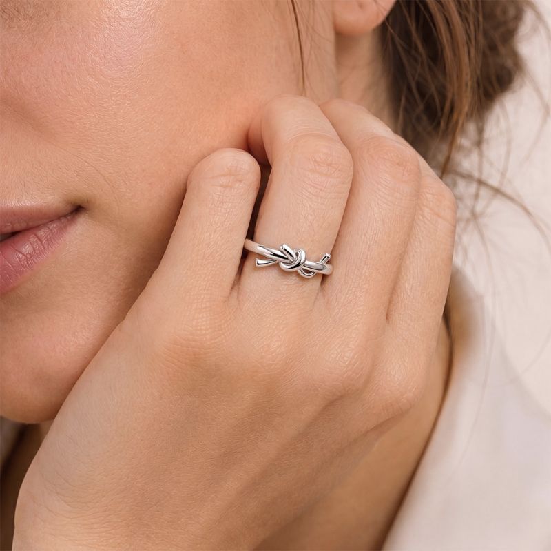Elegant Knot Design Ring
