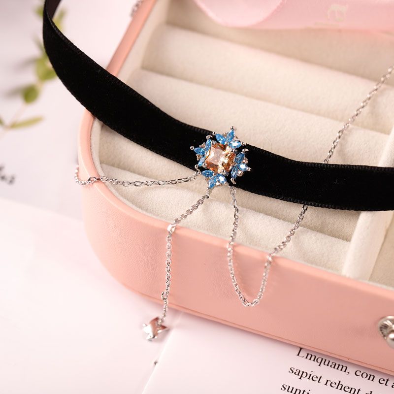 Royal Choker