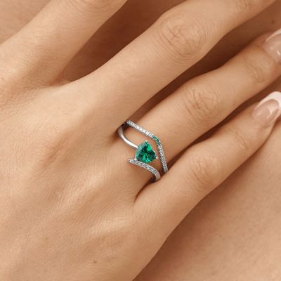 Emerald Heart Cut Ring