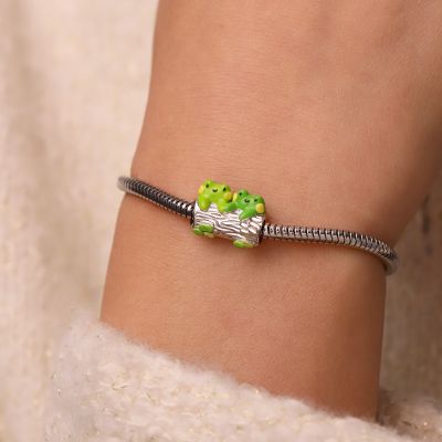 Frogs in Love Charm