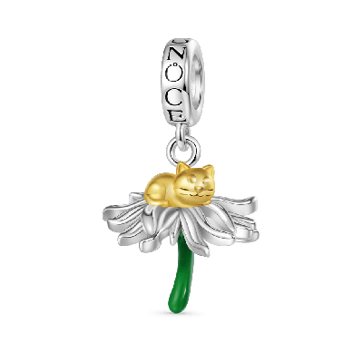 The Cat in Daisy Charm